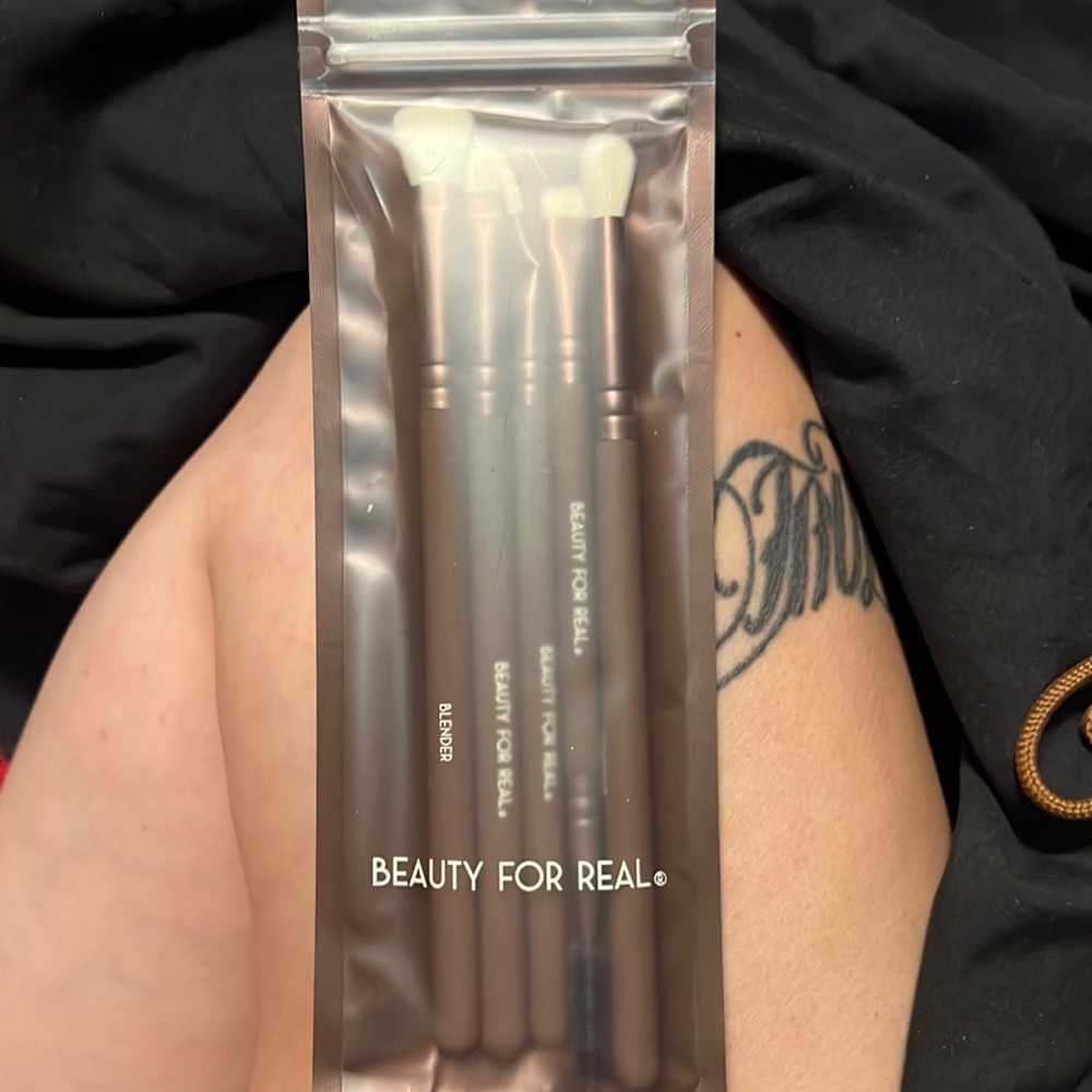 Beauty For Real brush set